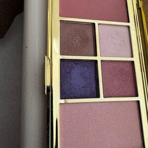 Tom Ford Eyeshadow Palette with Purple and Pink Hues